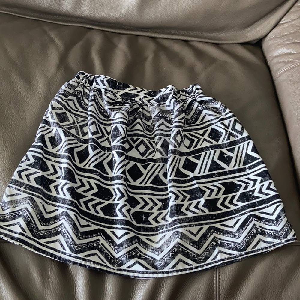 Black and White Tribal Pattern Skirt (BCX)